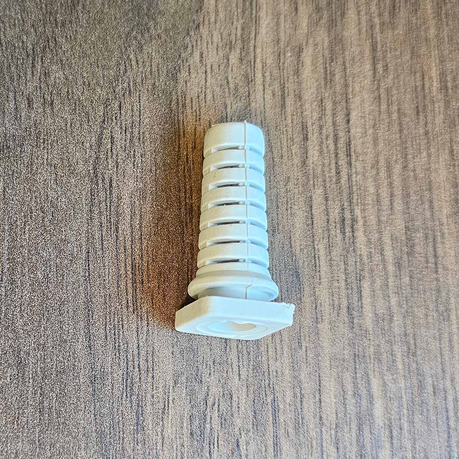 N-914 Kaabli läbiviik 8 mm hülsiga