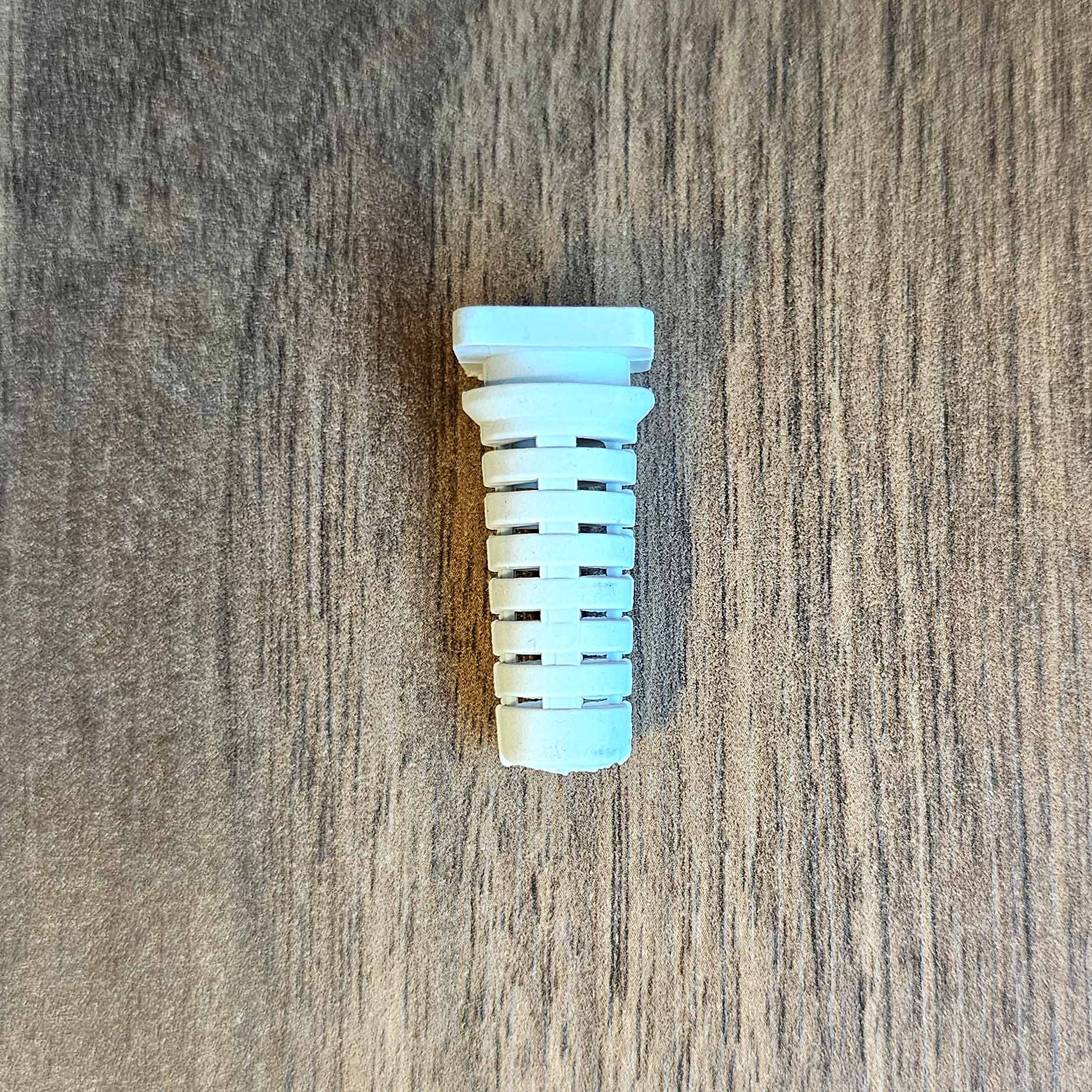 N-914 Kaabli läbiviik 8 mm hülsiga